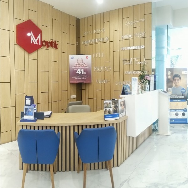 M Optik Candi Eye Center image 1