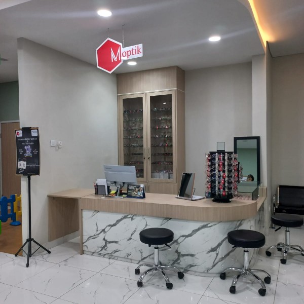 M Optik Candi Eye Center image 1