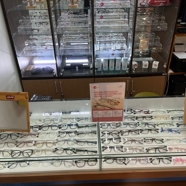 M Optik Primasana image 2